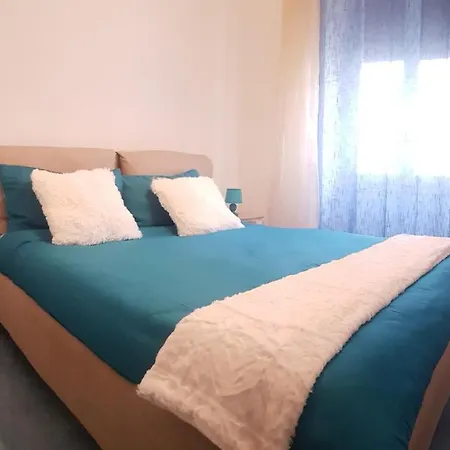 Piso Azul Espero Reial דירה